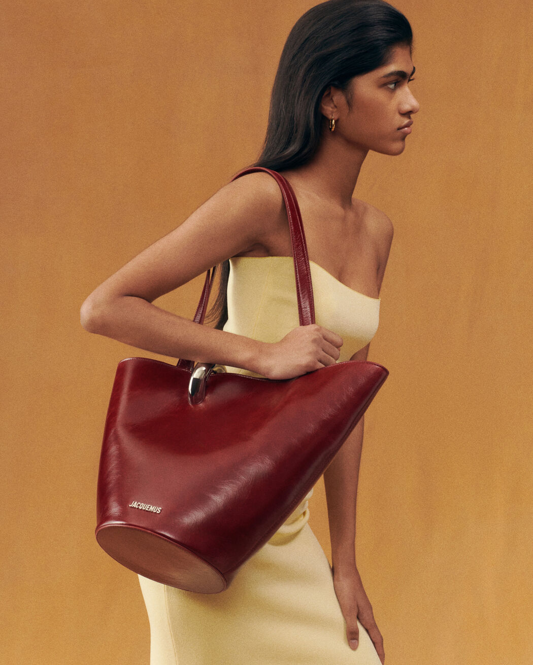 The medium Bambola jacquemus the medium bambola