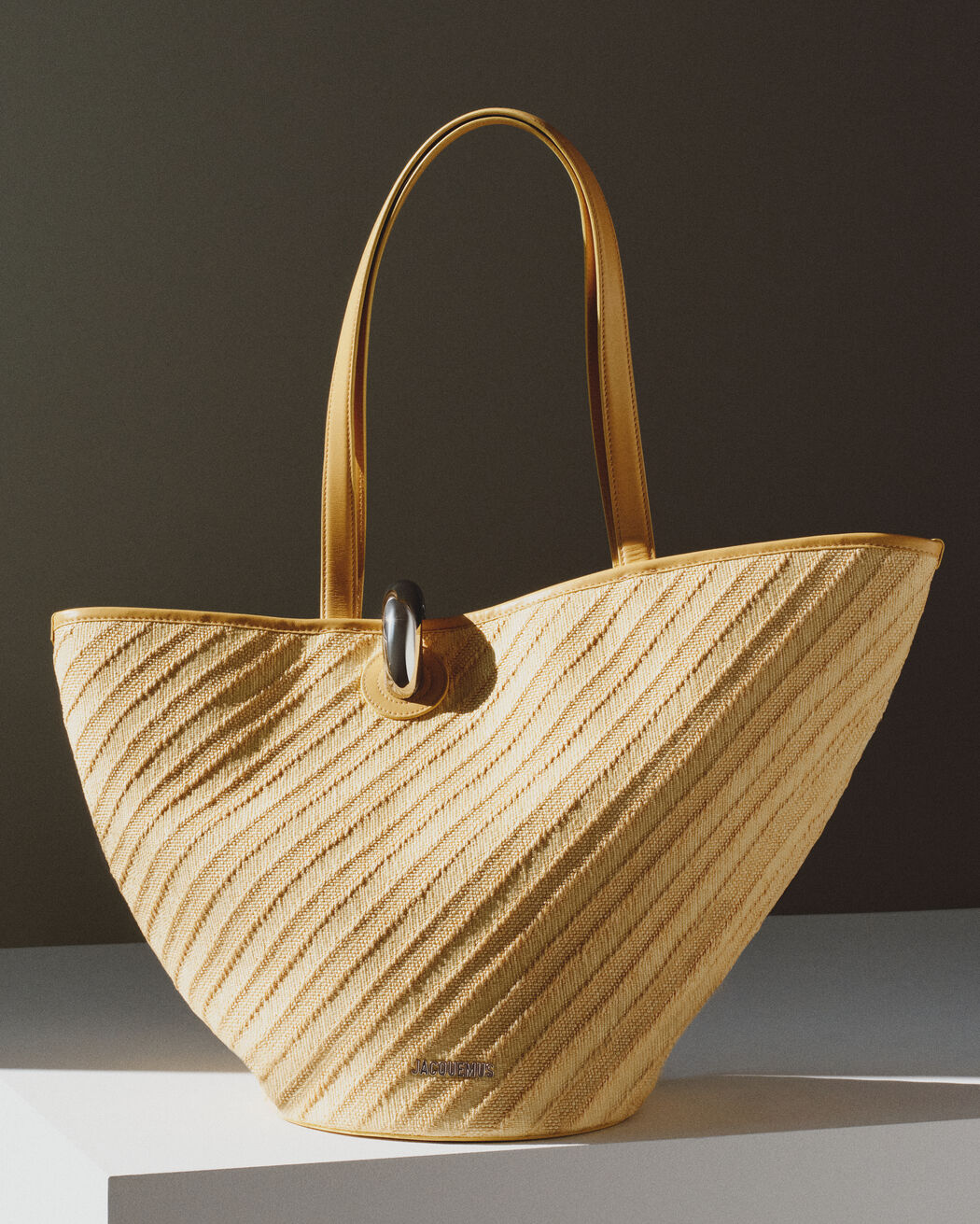 The small Bambola حقيبة jacquemus the small bambola حقيبة