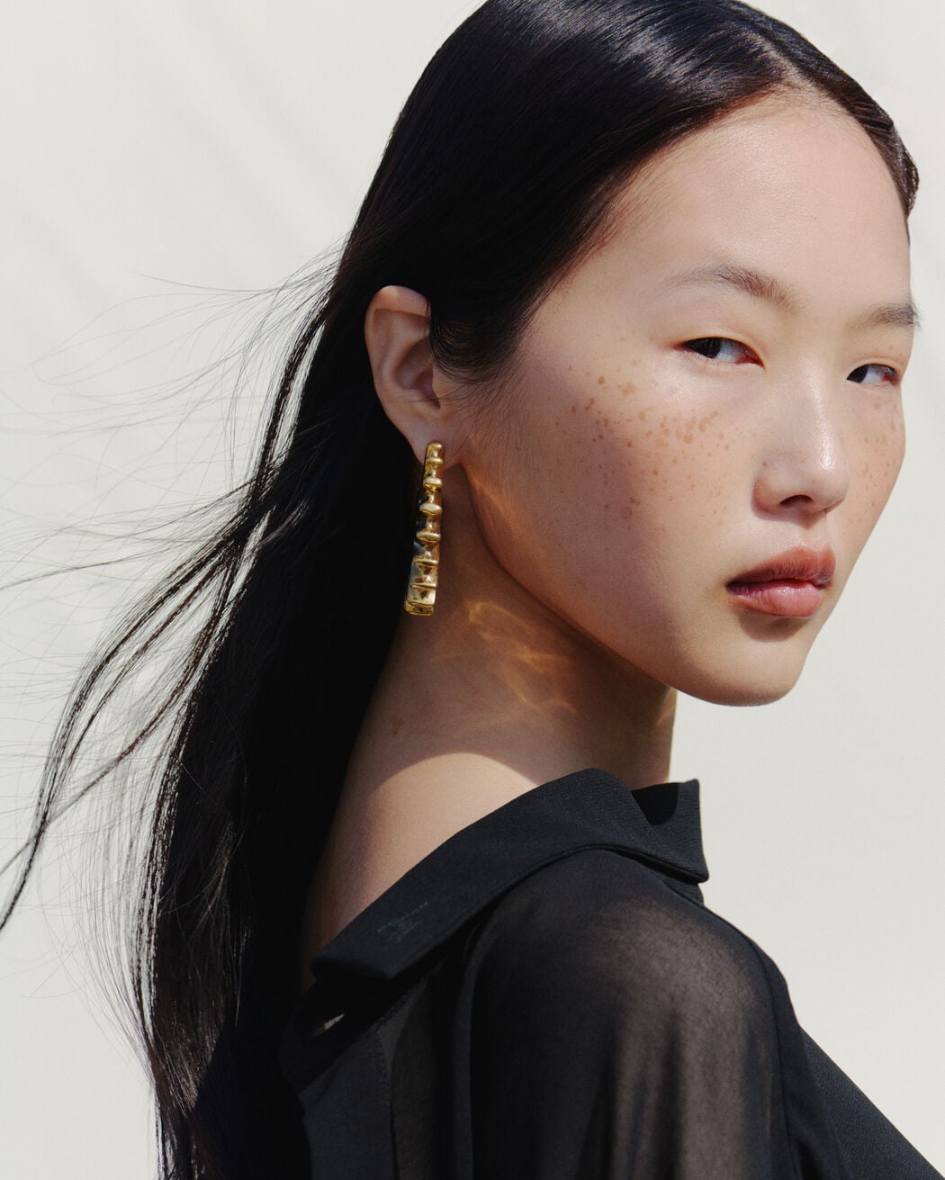 The Hippocampe hoop earrings jacquemus the hippocampe hoop earrings
