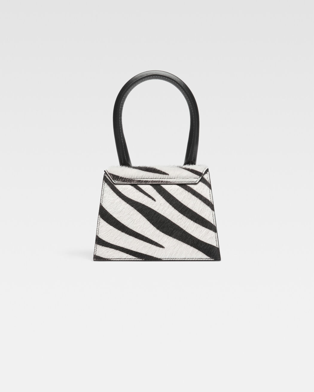 حقيبة The medium Chiquito jacquemus حقيبة the medium chiquito