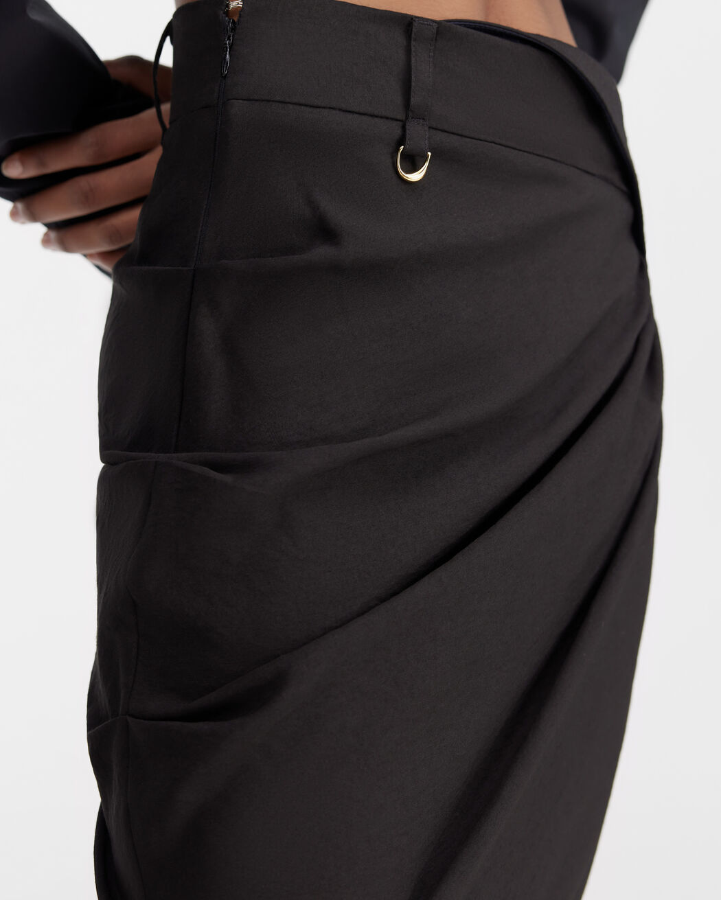 تنورة La Jupe Saudade jacquemus تنورة la jupe saudade