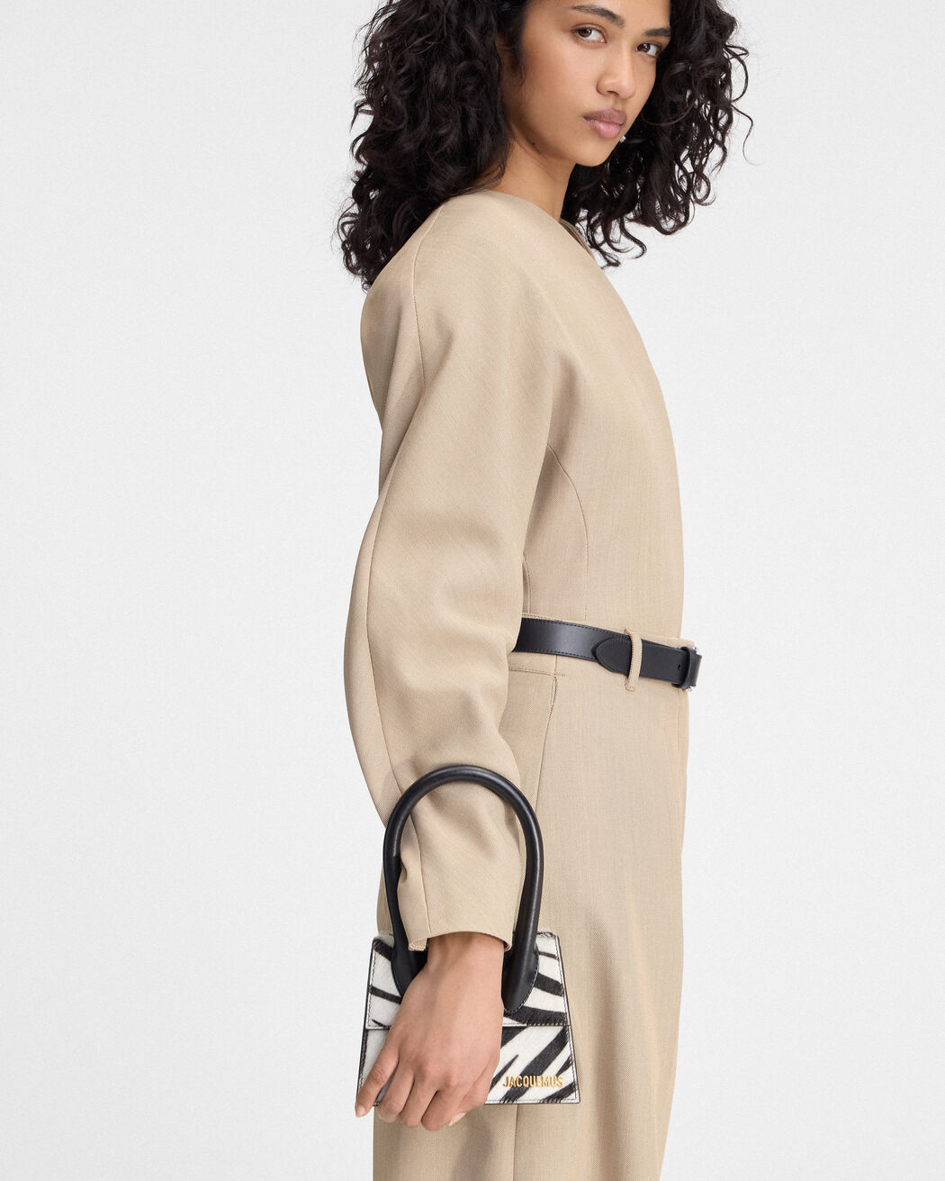 حقيبة The medium Chiquito jacquemus حقيبة the medium chiquito