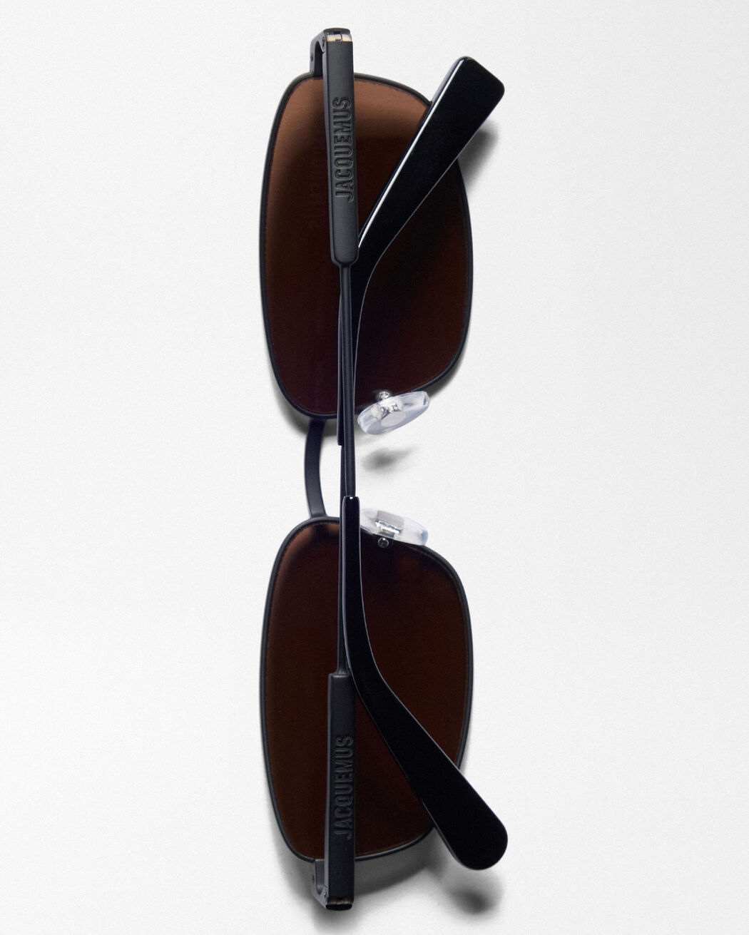 The Sera sunglasses
jacquemus the sera sunglasses