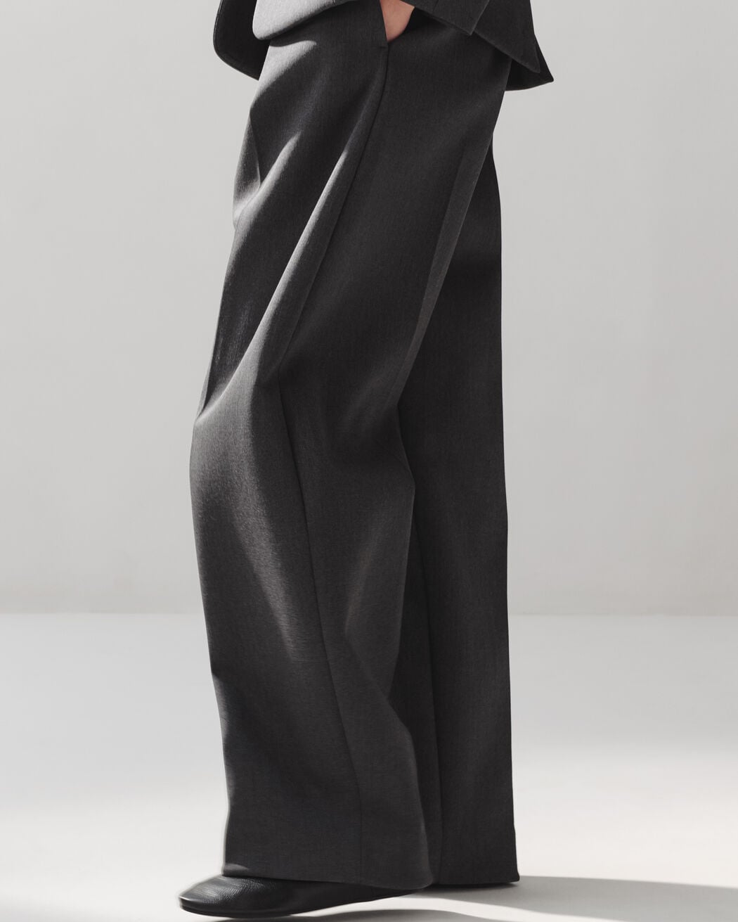 بنطلون The Ovalo jacquemus بنطلون the ovalo
