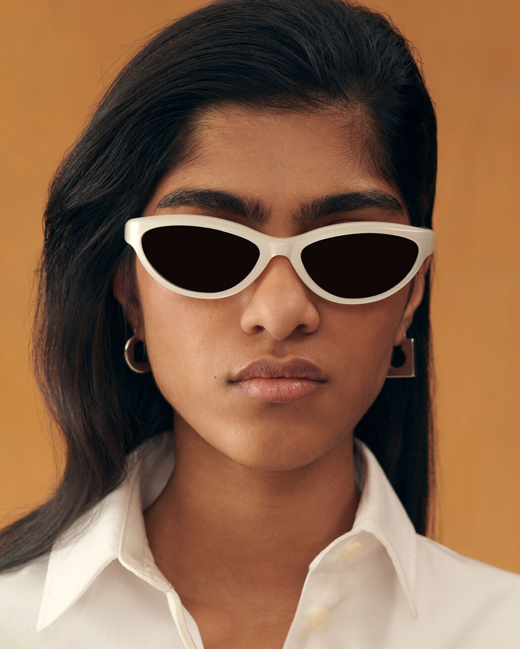The Curvo sunglasses
jacquemus the curvo sunglasses