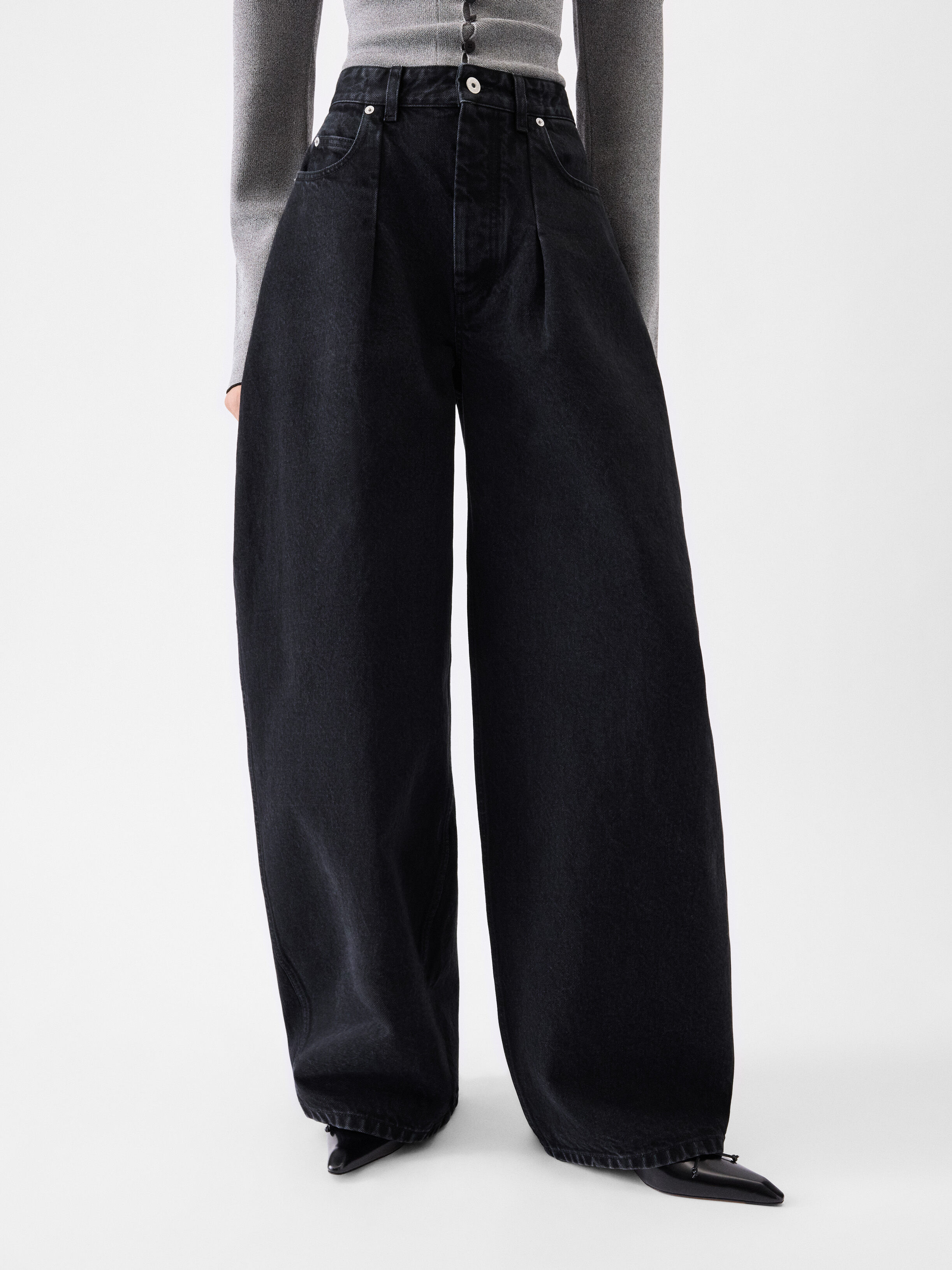 Shop Trousers & Shorts for Women | JACQUEMUS UAE