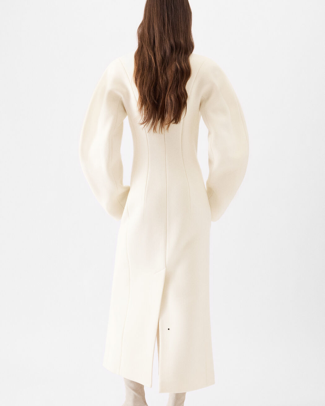 The Curvo coat jacquemus the curvo coat