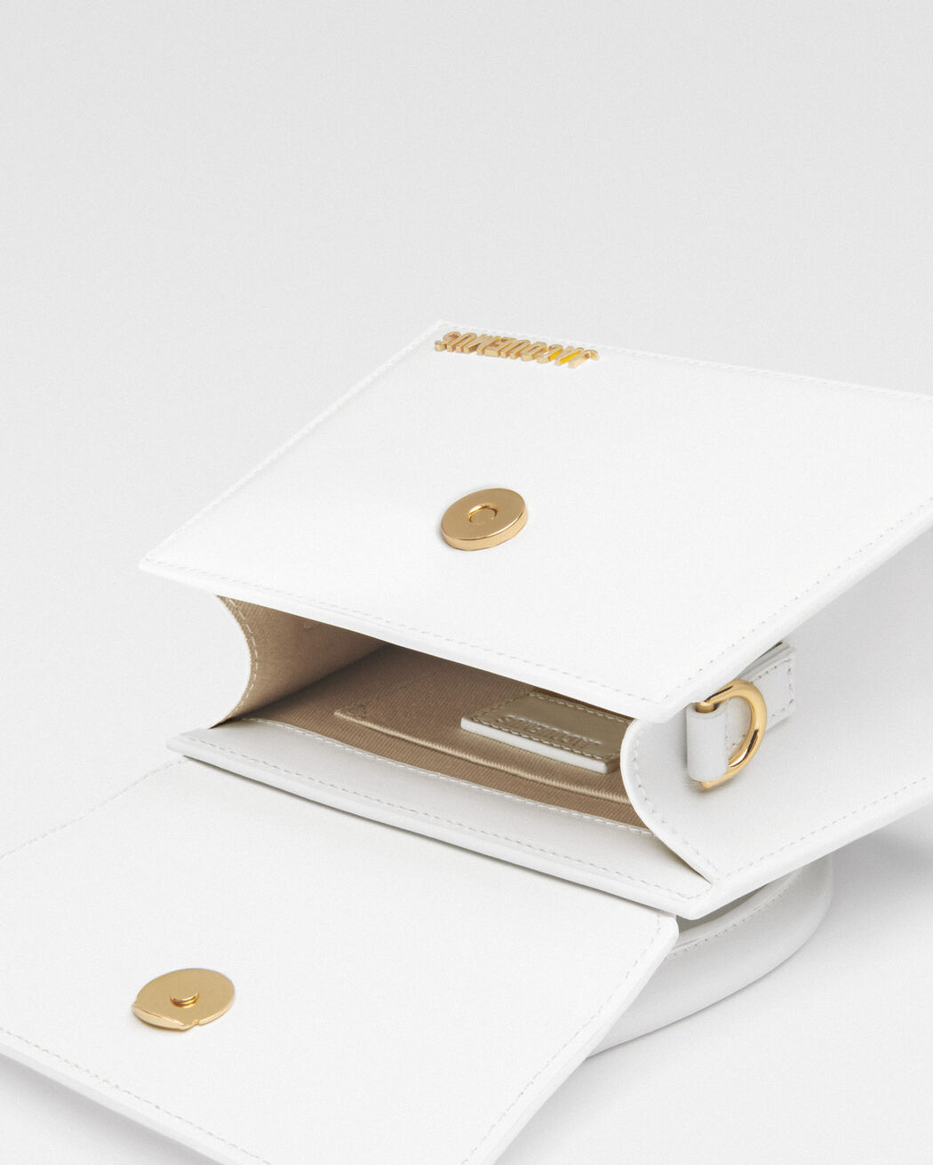 حقيبة The medium Chiquito jacquemus حقيبة the medium chiquito