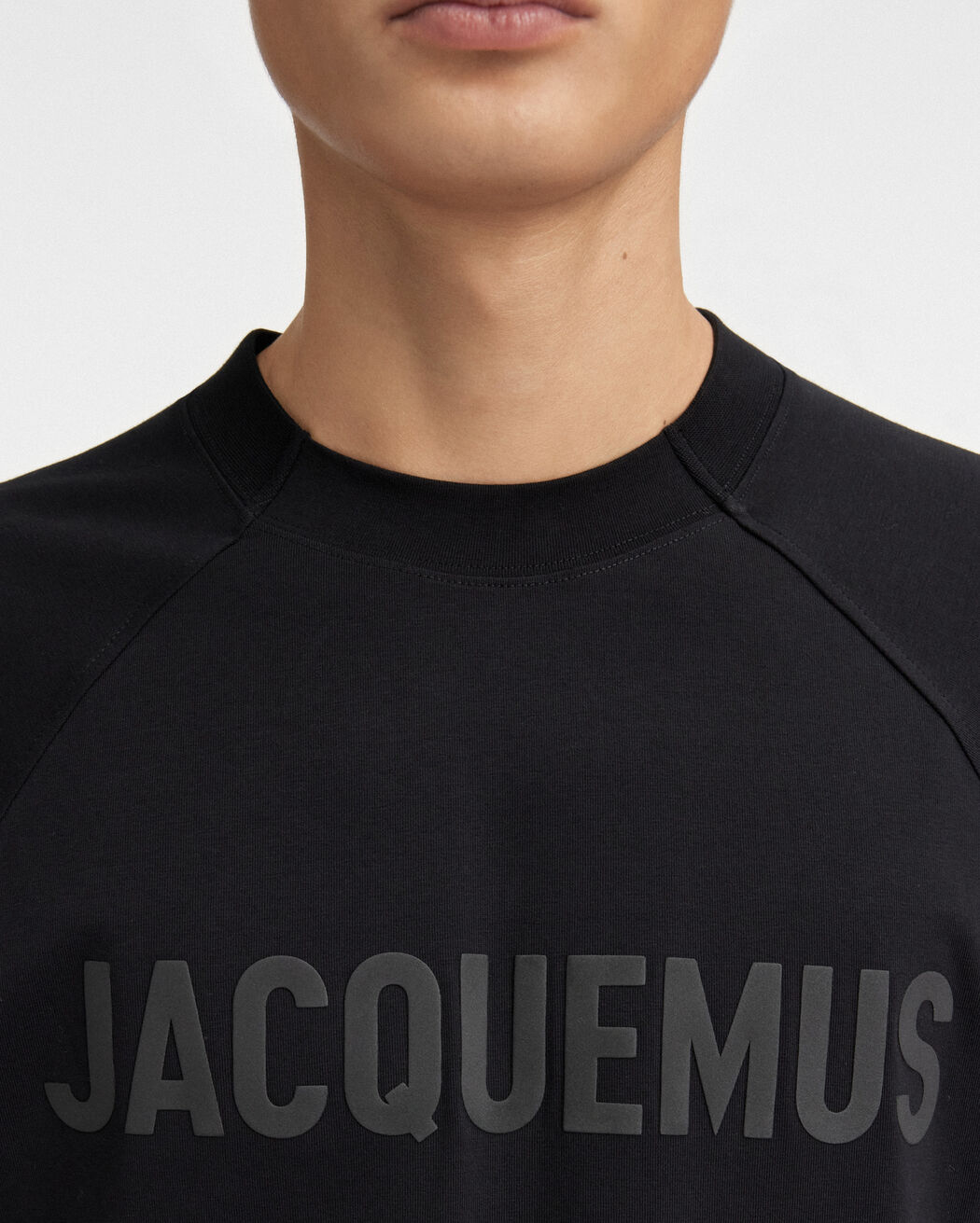 تي شيرت Le T-Shirt Typo jacquemus تي شيرت le t shirt typo