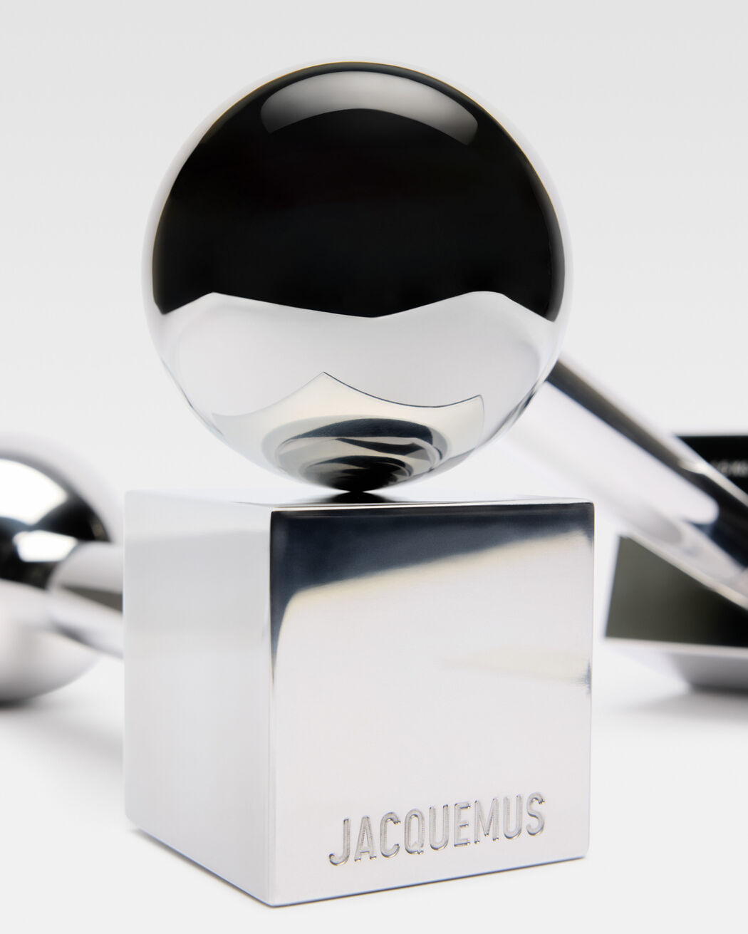 The dumbbells jacquemus the dumbbells