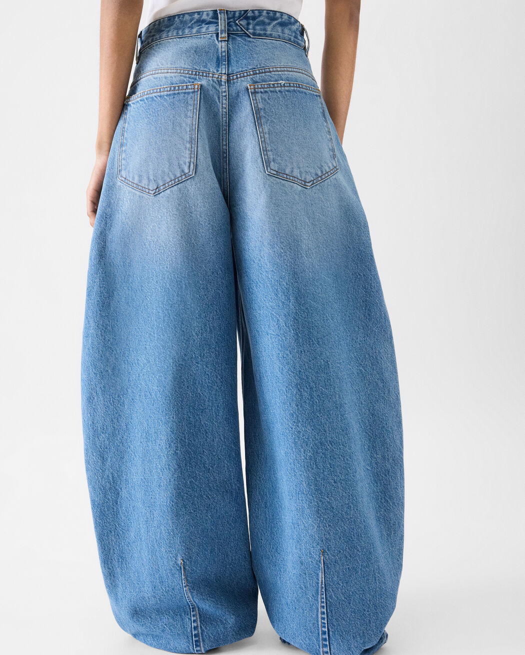The Ovalo de-Nîmes denim pants jacquemus the ovalo de n mes denim pants