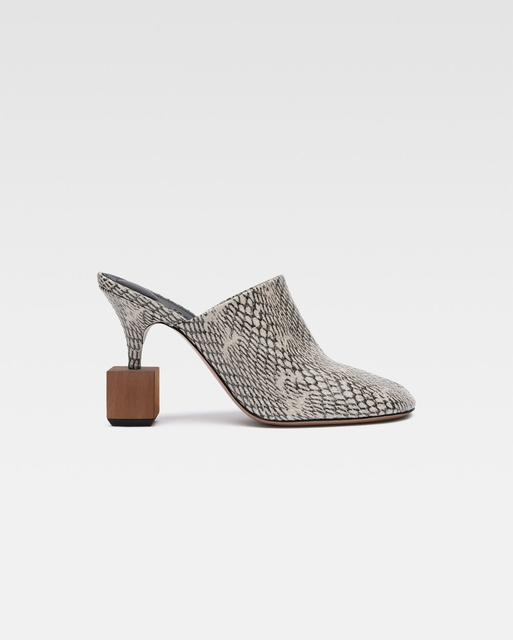 The Bisou mules jacquemus the bisou mules