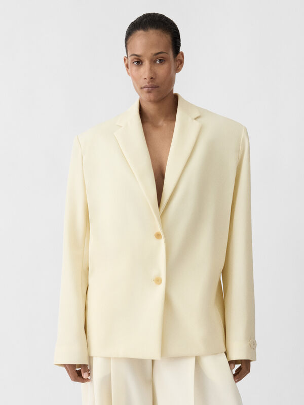 The Carrée jacket
jacquemus جاكيت the carr e