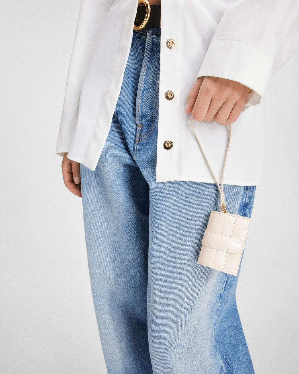 علبة سماعات Le Porte Bambino jacquemus علبة سماعات le porte bambino