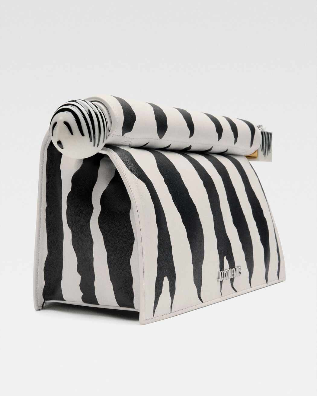 The Rond Carré clutch jacquemus the rond carr clutch