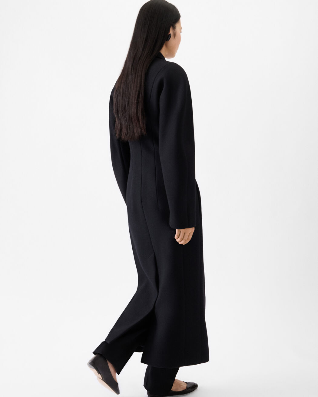 The Curvo coat jacquemus the curvo coat