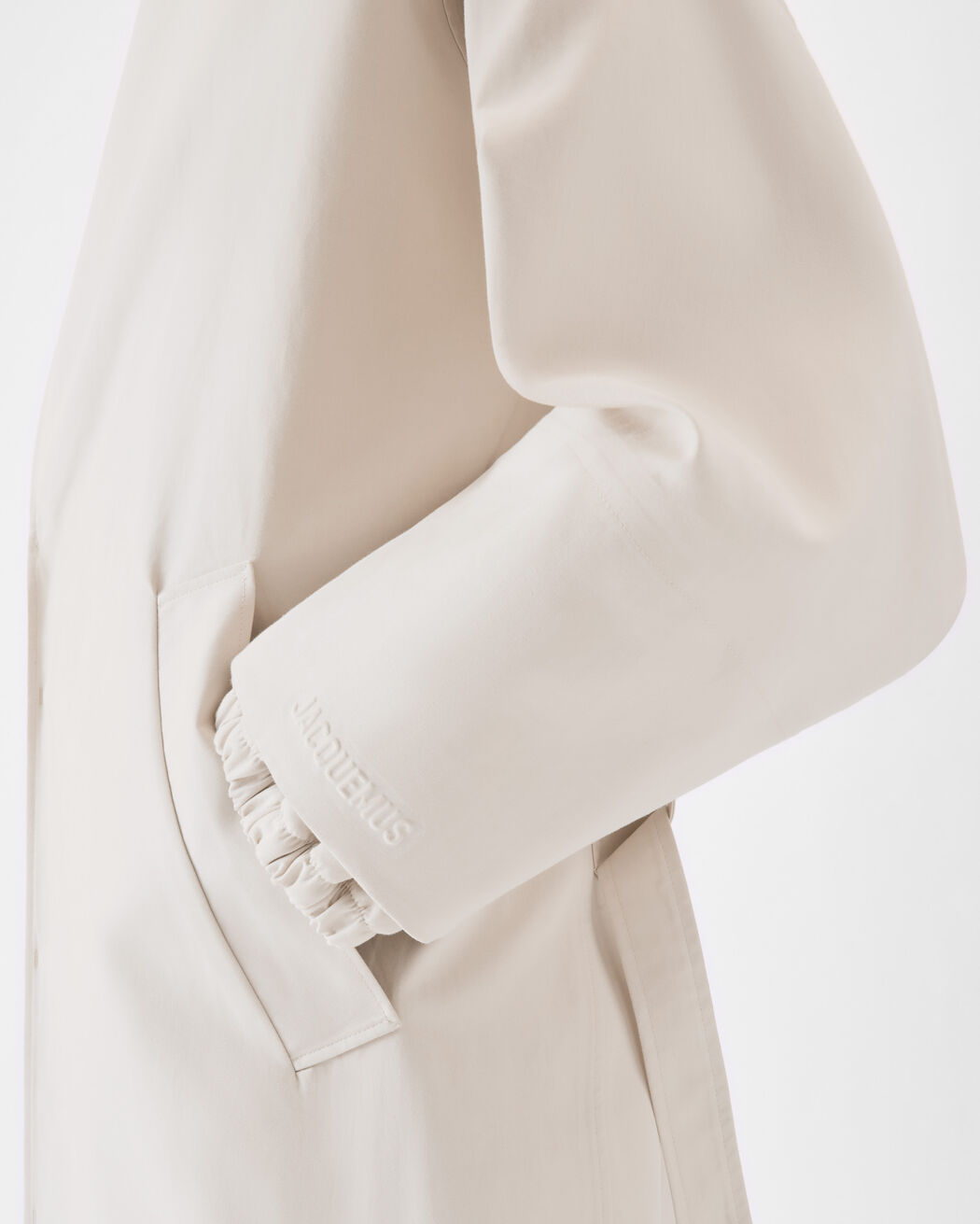 The Trapezi trench coat jacquemus the trapezi trench coat