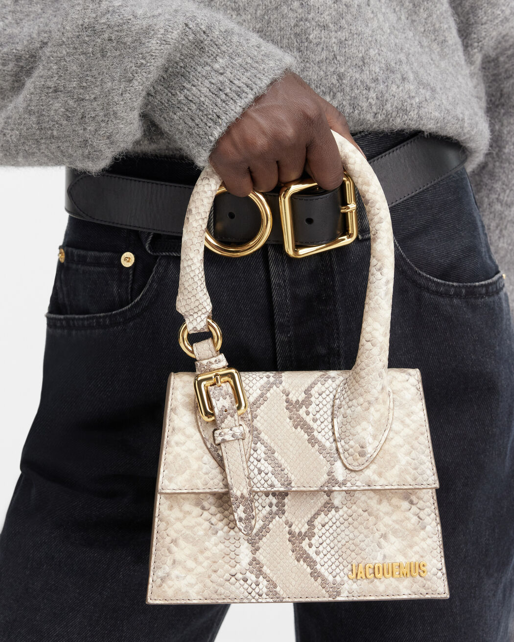 حقيبة The medium Chiquito with buckle jacquemus حقيبة the medium chiquito with buckle