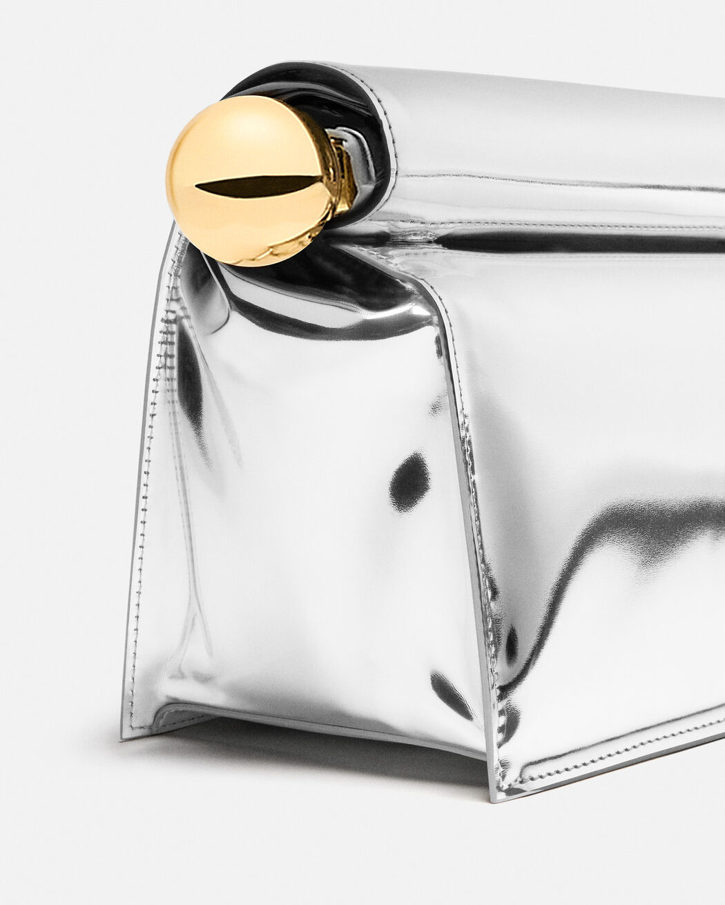 The Rond Carré clutch jacquemus the rond carr clutch