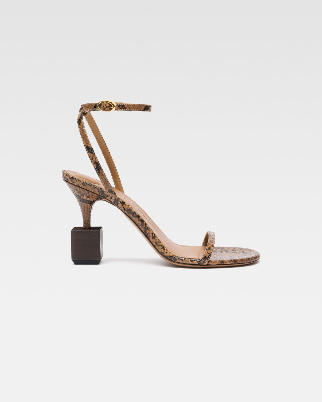 The Bisou صندل jacquemus the bisou صندل