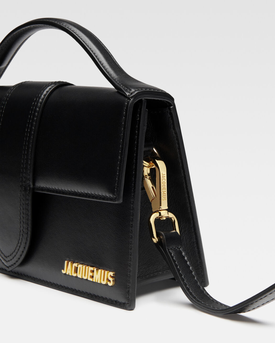 The large Bambino حقيبة jacquemus the large bambino حقيبة