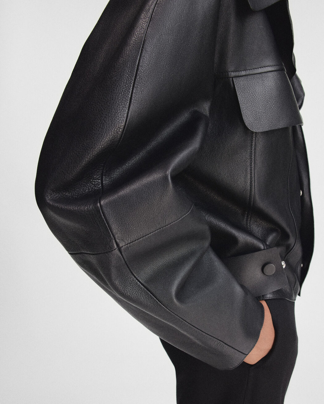The Pilota leather jacket jacquemus the pilota leather jacket
