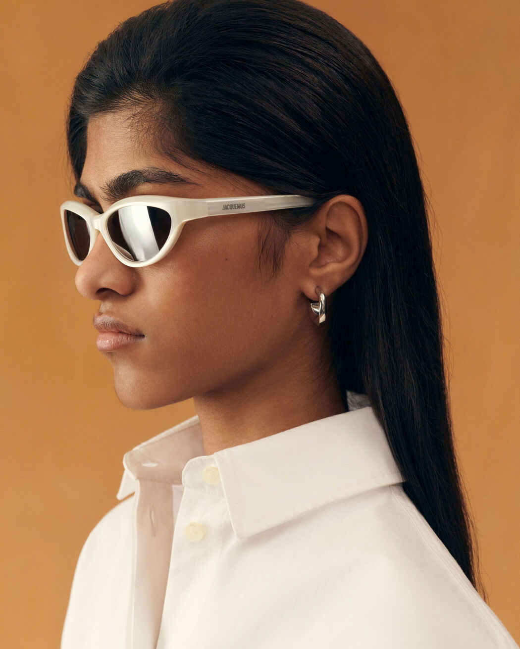 The Curvo sunglasses
jacquemus the curvo sunglasses