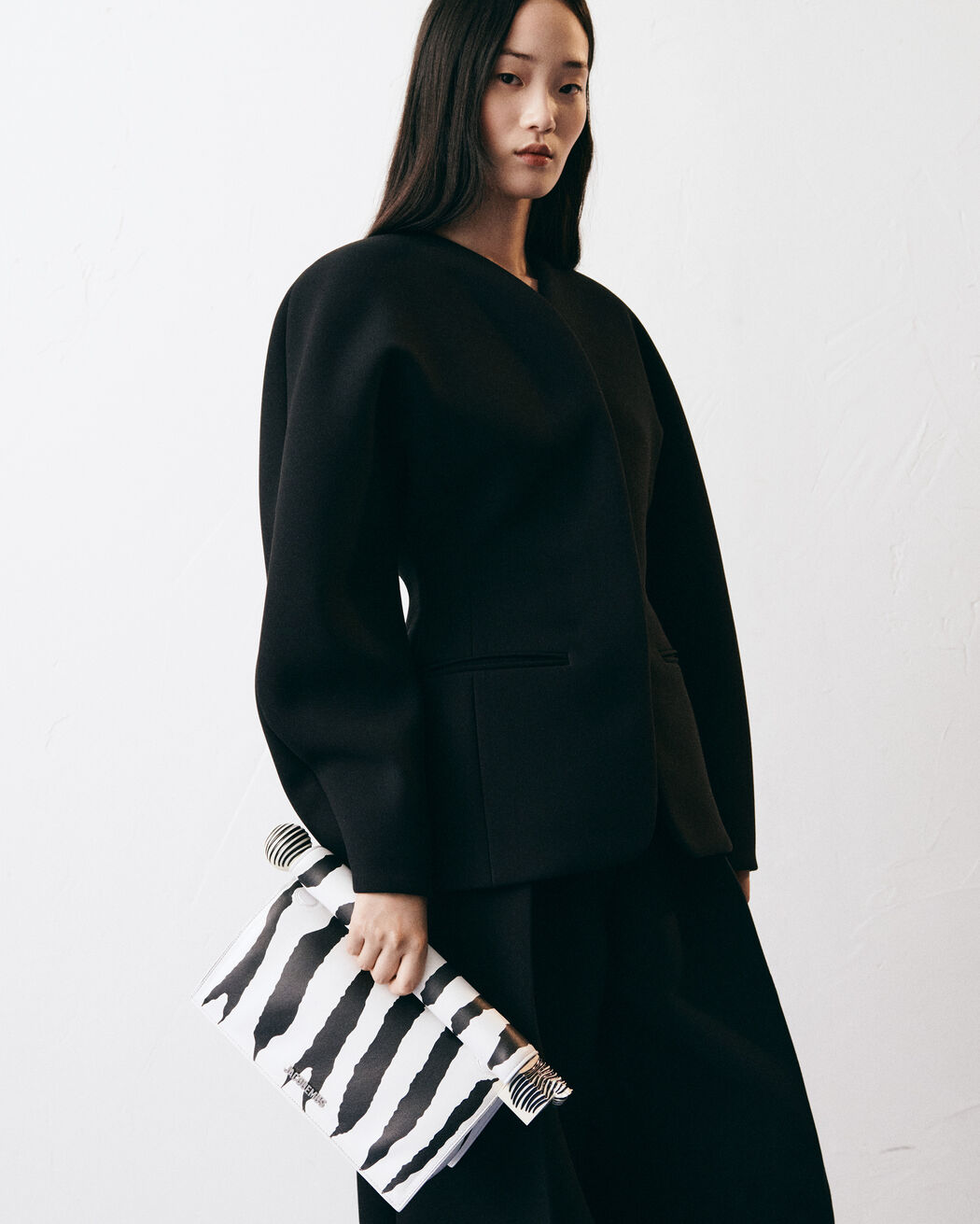 The Rond Carré clutch jacquemus the rond carr clutch