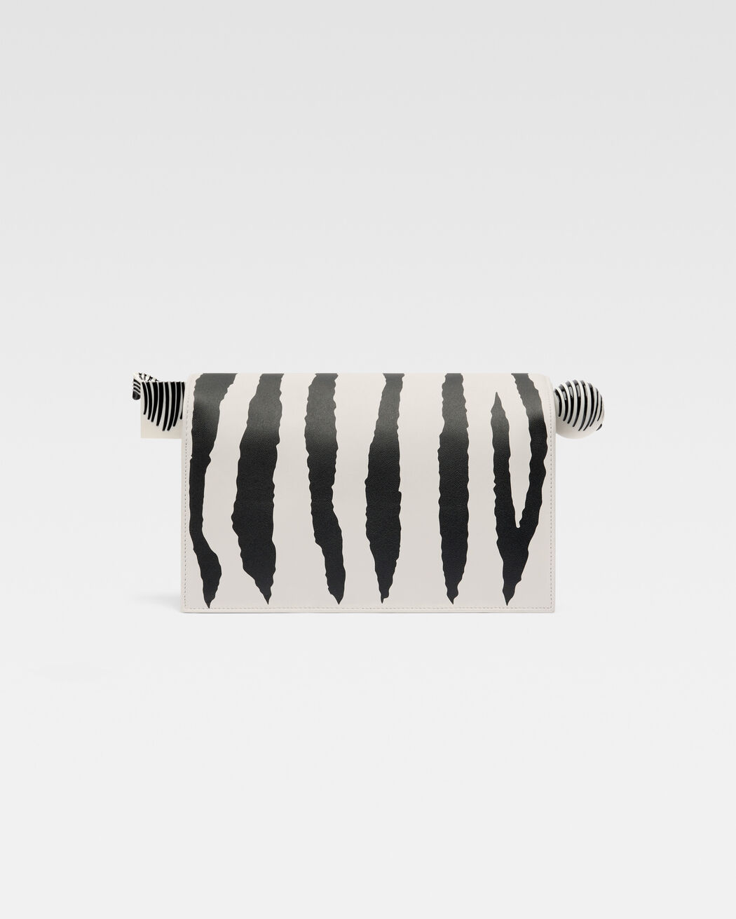 The Rond Carré clutch jacquemus the rond carr clutch