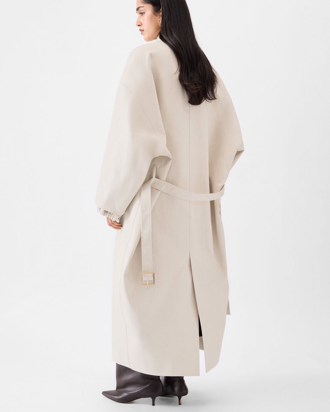 The Trapezi trench coat jacquemus the trapezi trench coat