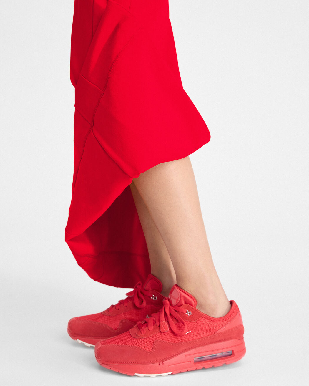 The JACQUEMUS+NIKE long skirt the jacquemus nike long skirt