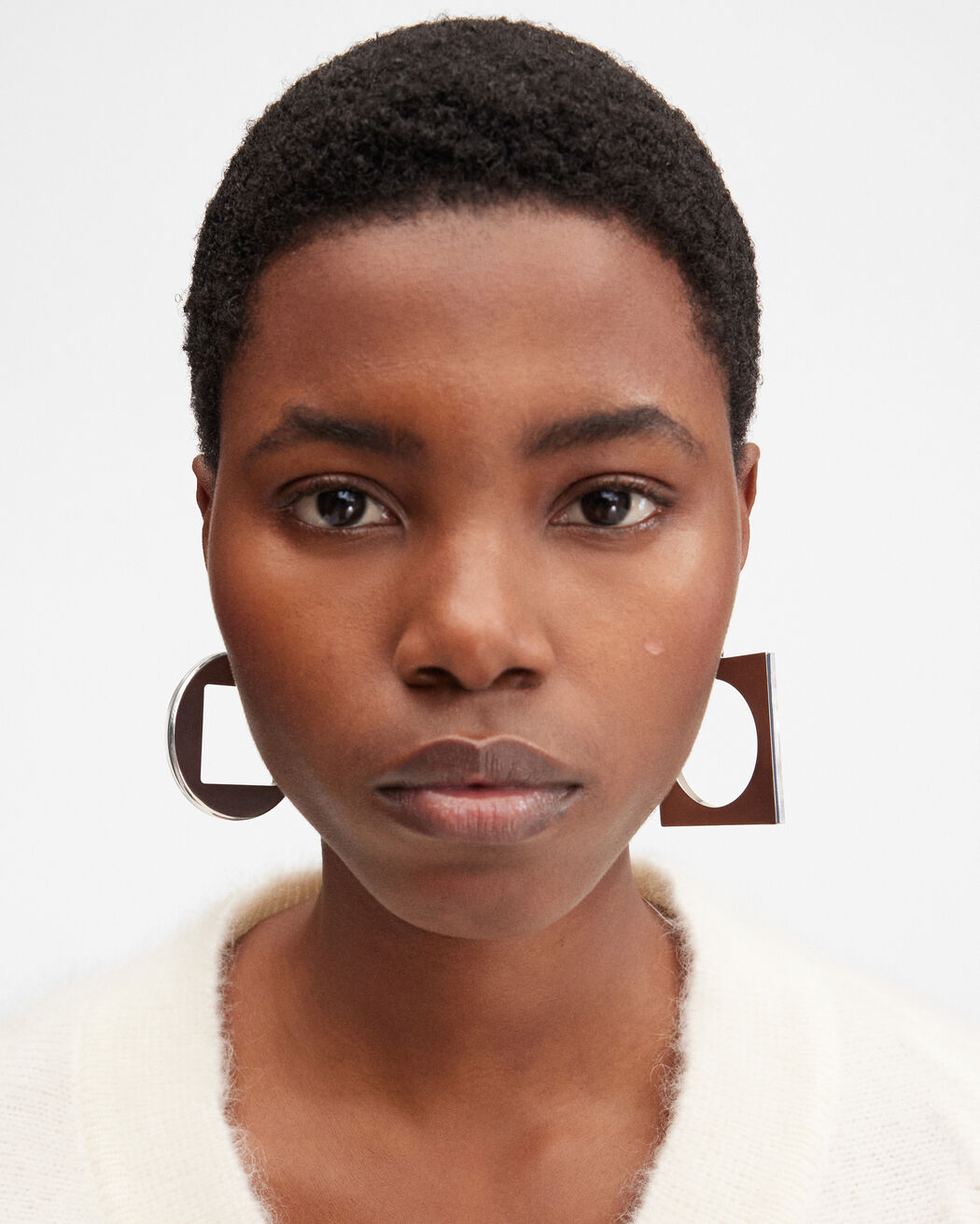 أقراط The Rond Carré hoops earrings jacquemus أقراط the rond carr hoops earrings