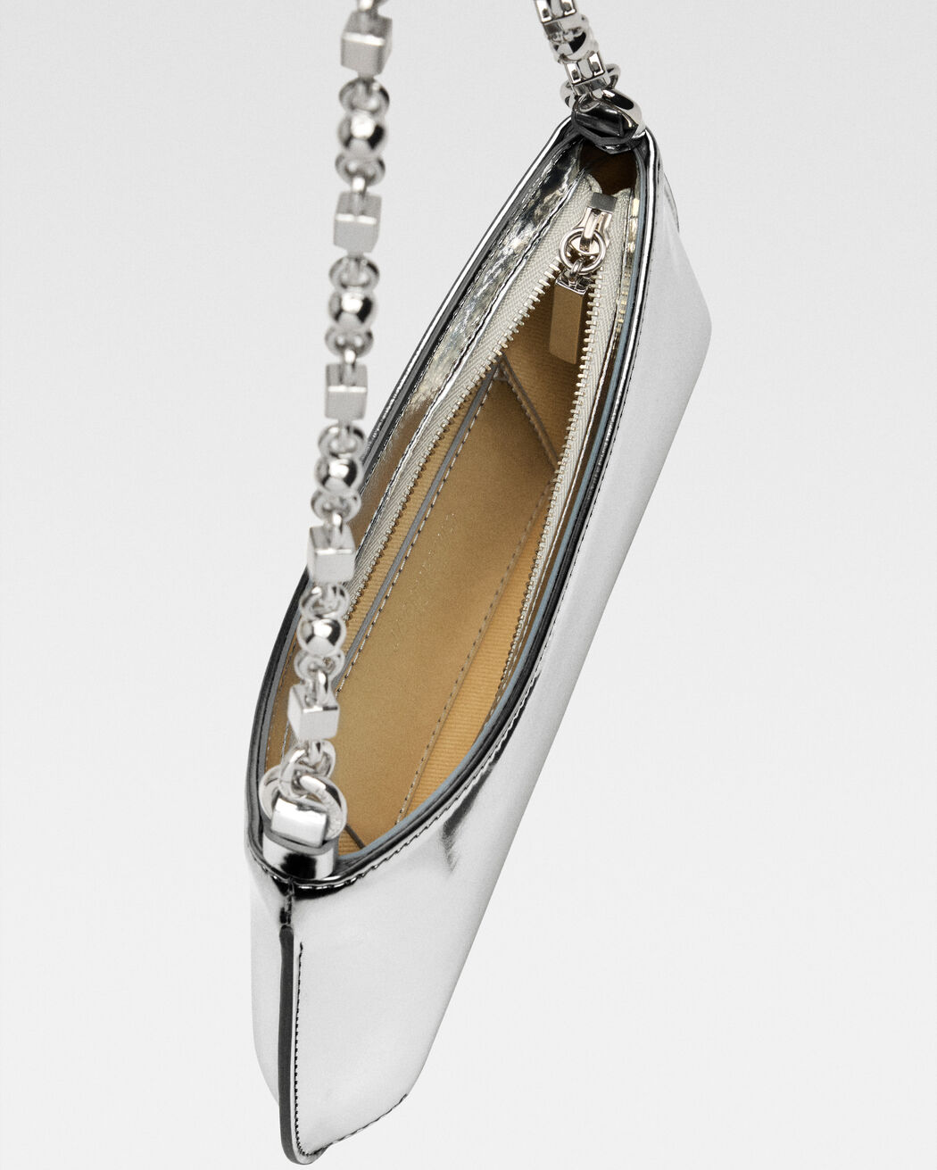 حقيبة The small Bisou Chaine jacquemus حقيبة the small bisou chaine