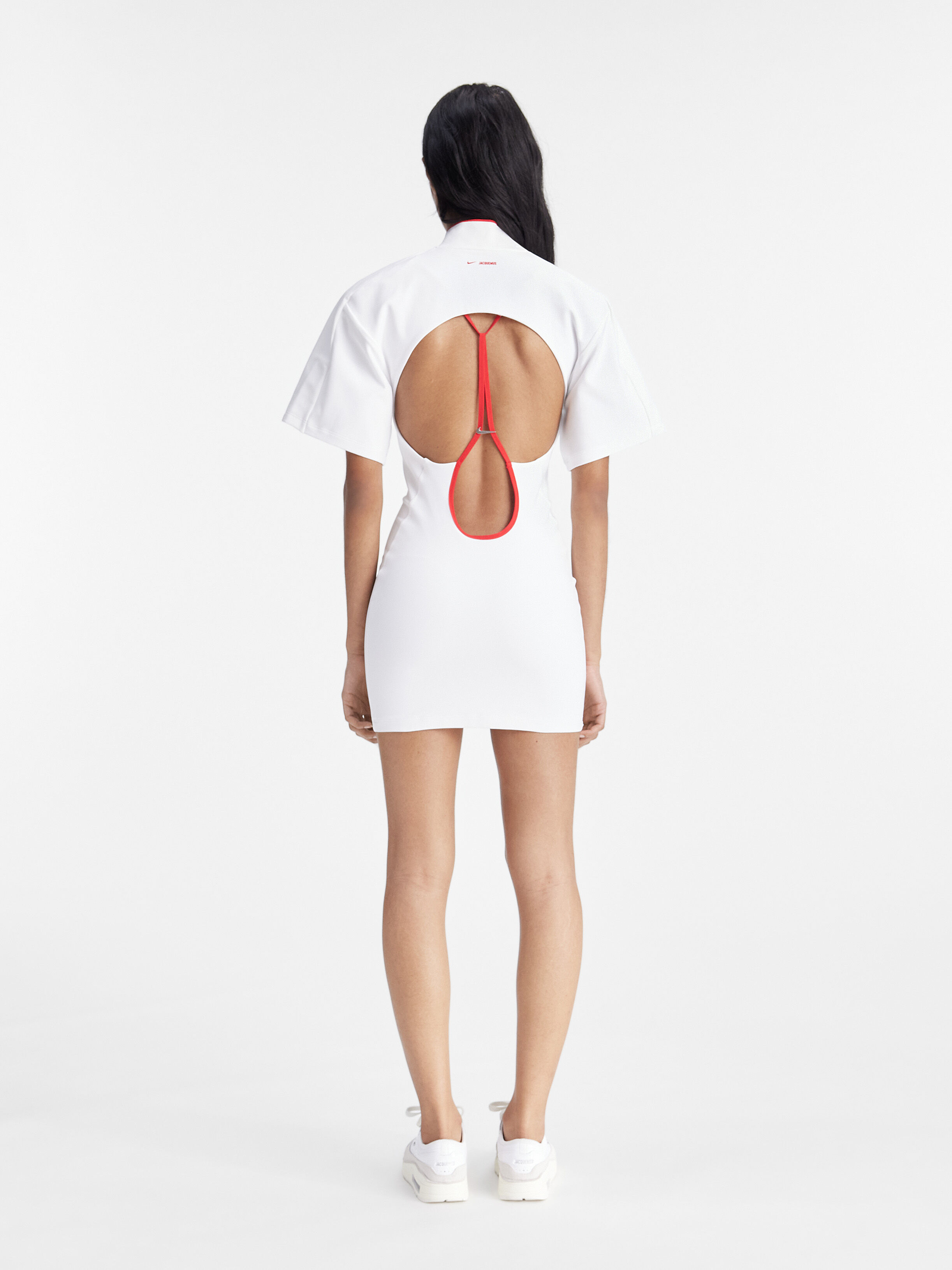The JACQUEMUS+NIKE t-shirt dress, White | JACQUEMUS UAE