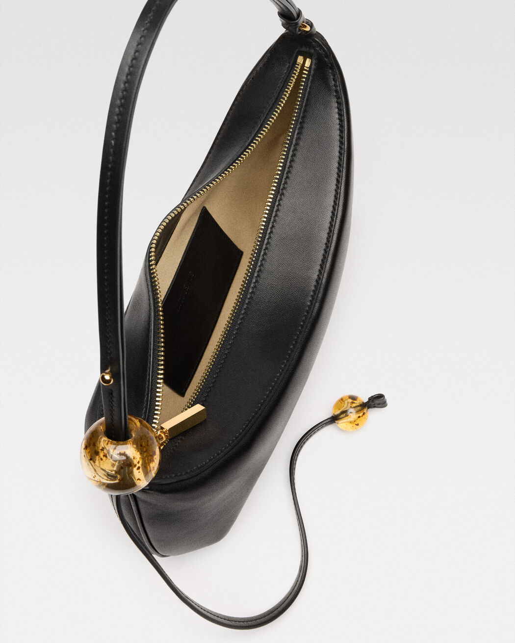 The large Bisou Perle حقيبة jacquemus the large bisou perle حقيبة