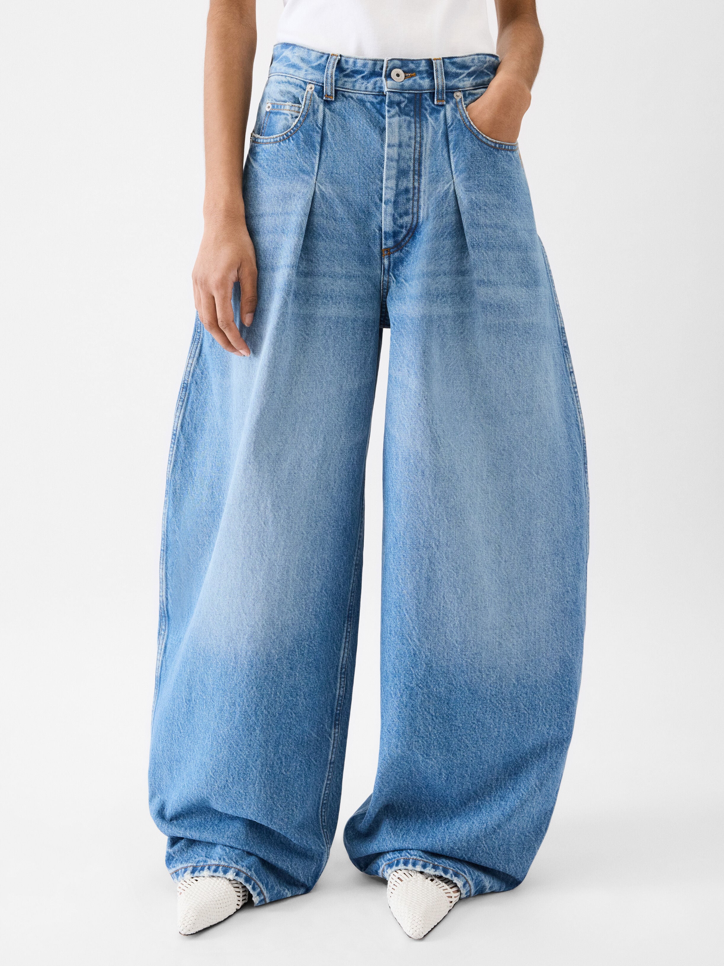 Shop Trousers & Shorts for Women | JACQUEMUS UAE