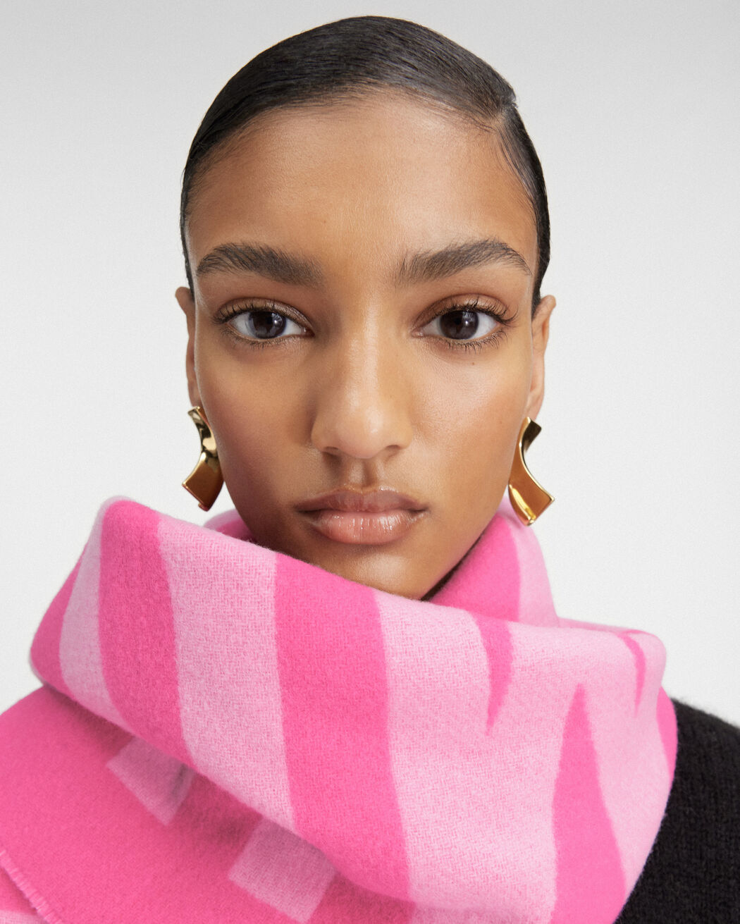 The Jacquemus scarf the jacquemus scarf