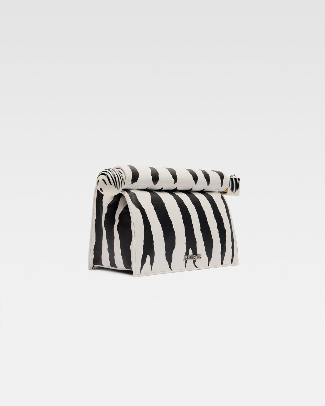 The Rond Carré clutch jacquemus the rond carr clutch