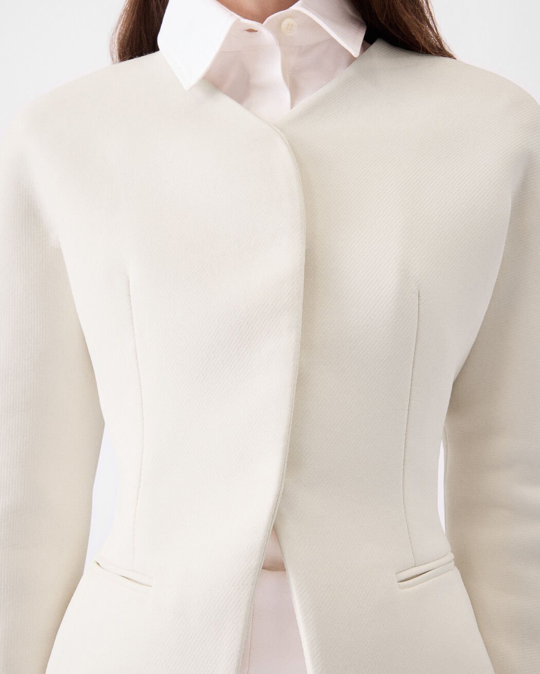 The mini Ovalo jacket jacquemus the mini ovalo jacket