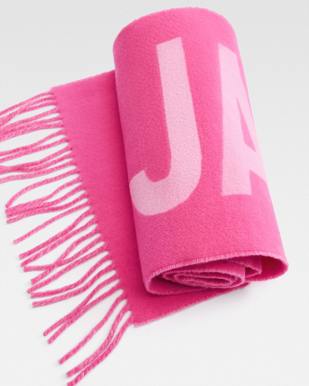 The Jacquemus scarf the jacquemus scarf