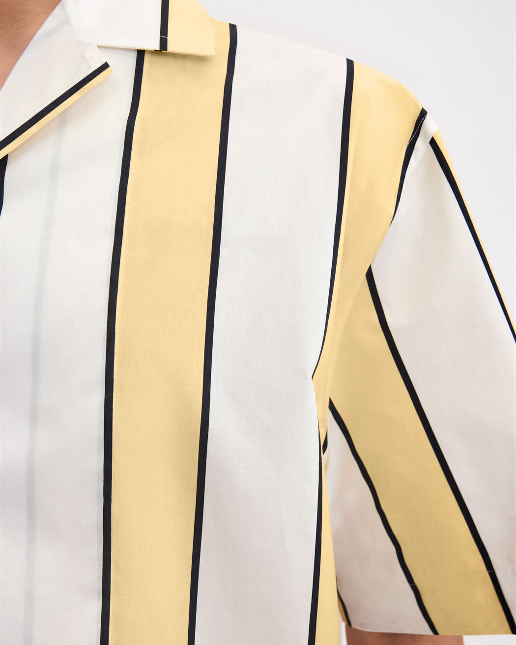 The Jean shirt قميص jacquemus the jean shirt قميص