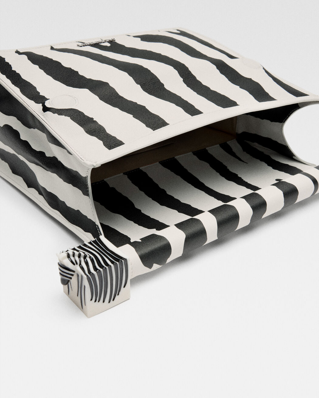 The Rond Carré clutch jacquemus the rond carr clutch