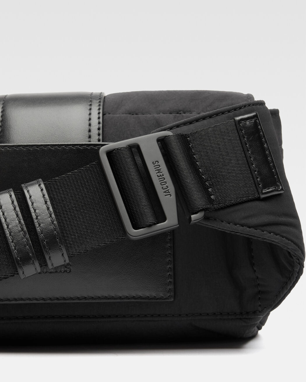 حقيبة La Banane Bambino jacquemus حقيبة la banane bambino