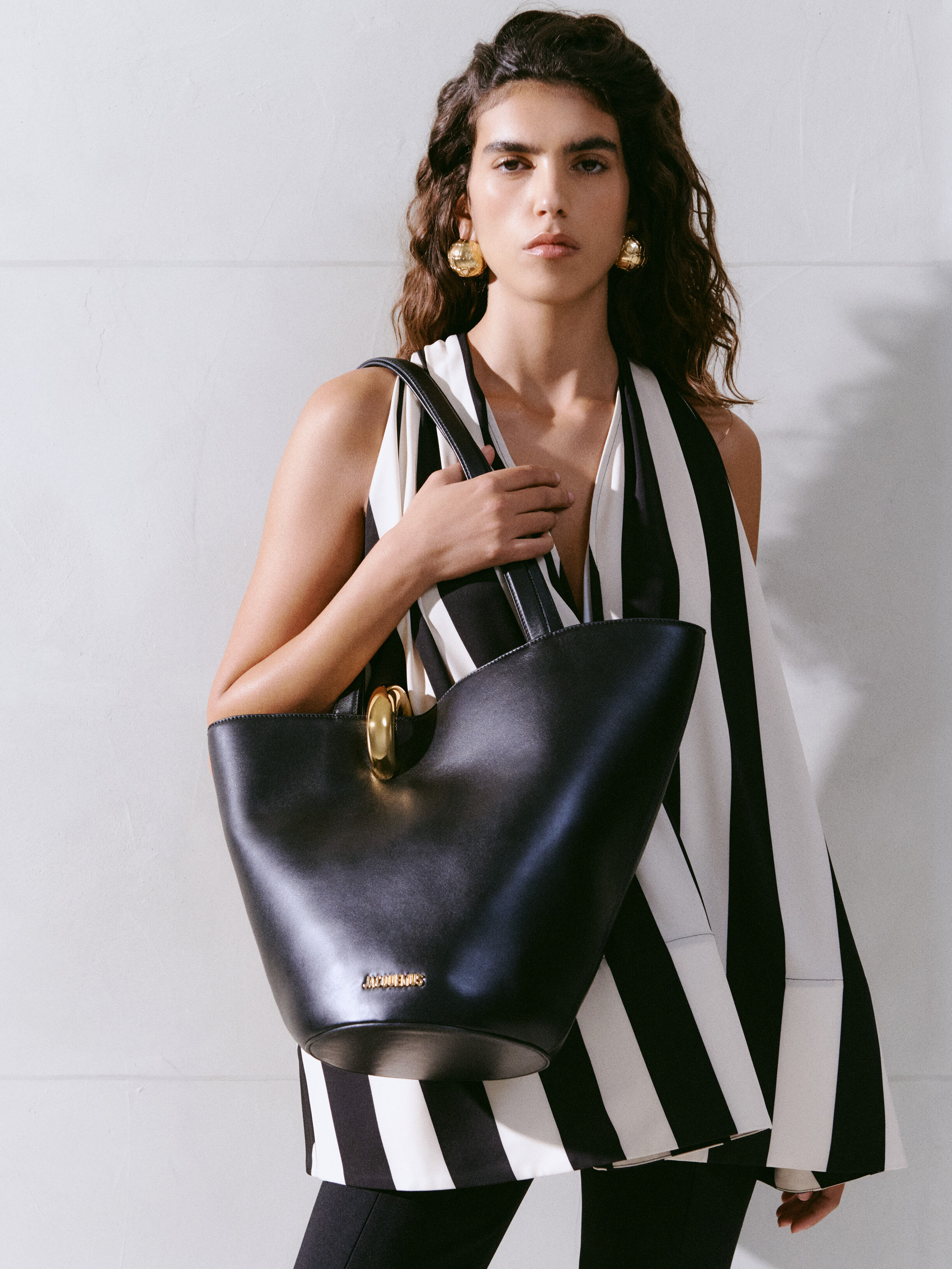 The medium Bambola, Black | JACQUEMUS UAE