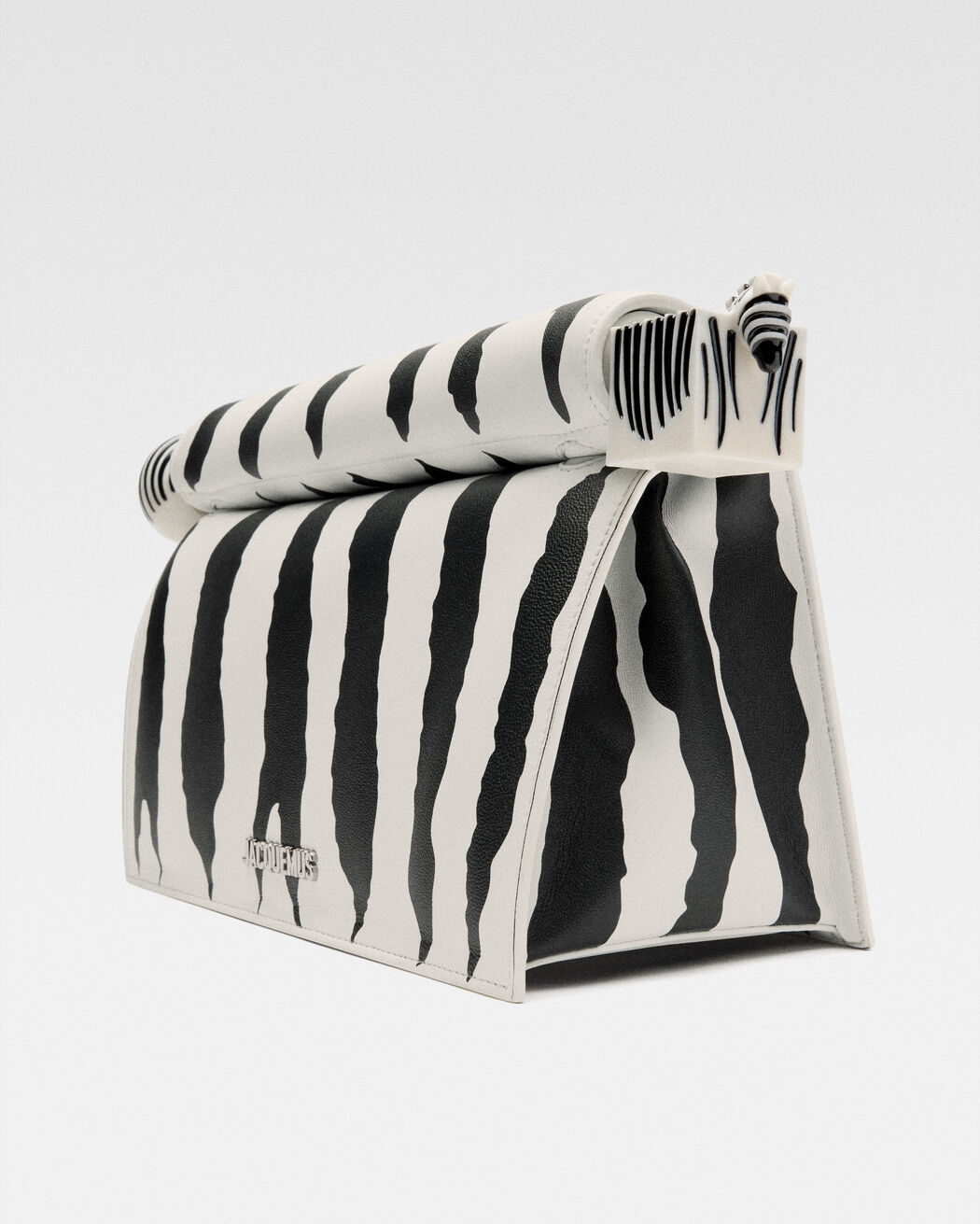 The Rond Carré clutch jacquemus the rond carr clutch