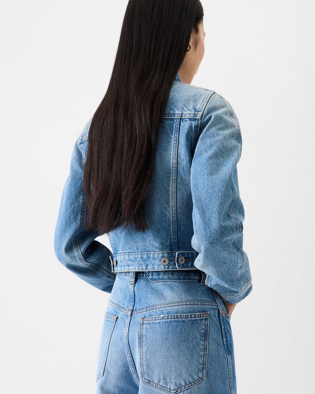 The Ovalo de-Nîmes denim jacket jacquemus the ovalo de n mes denim jacket