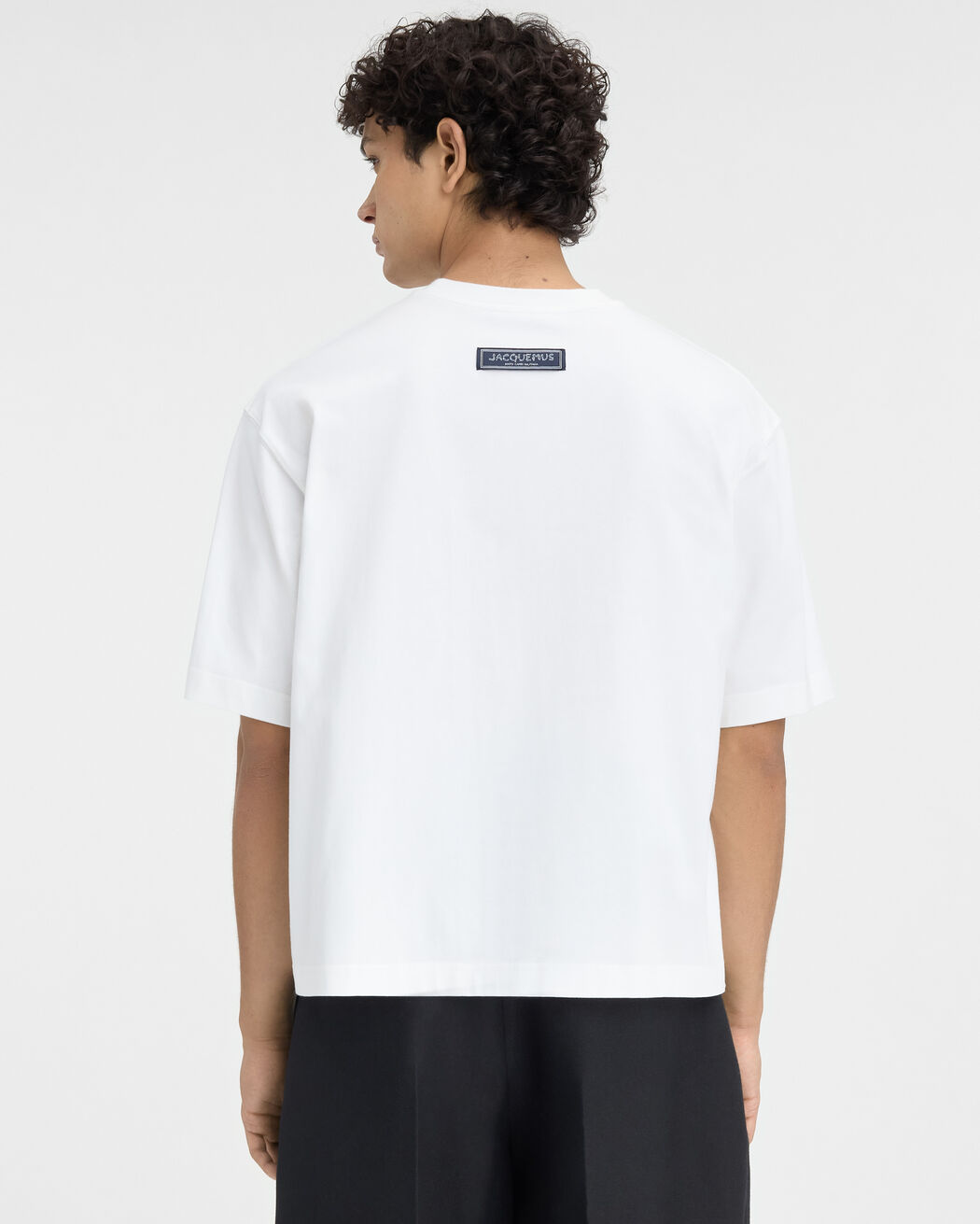 تي شيرت Le T-Shirt Scesa jacquemus تي شيرت le t shirt scesa