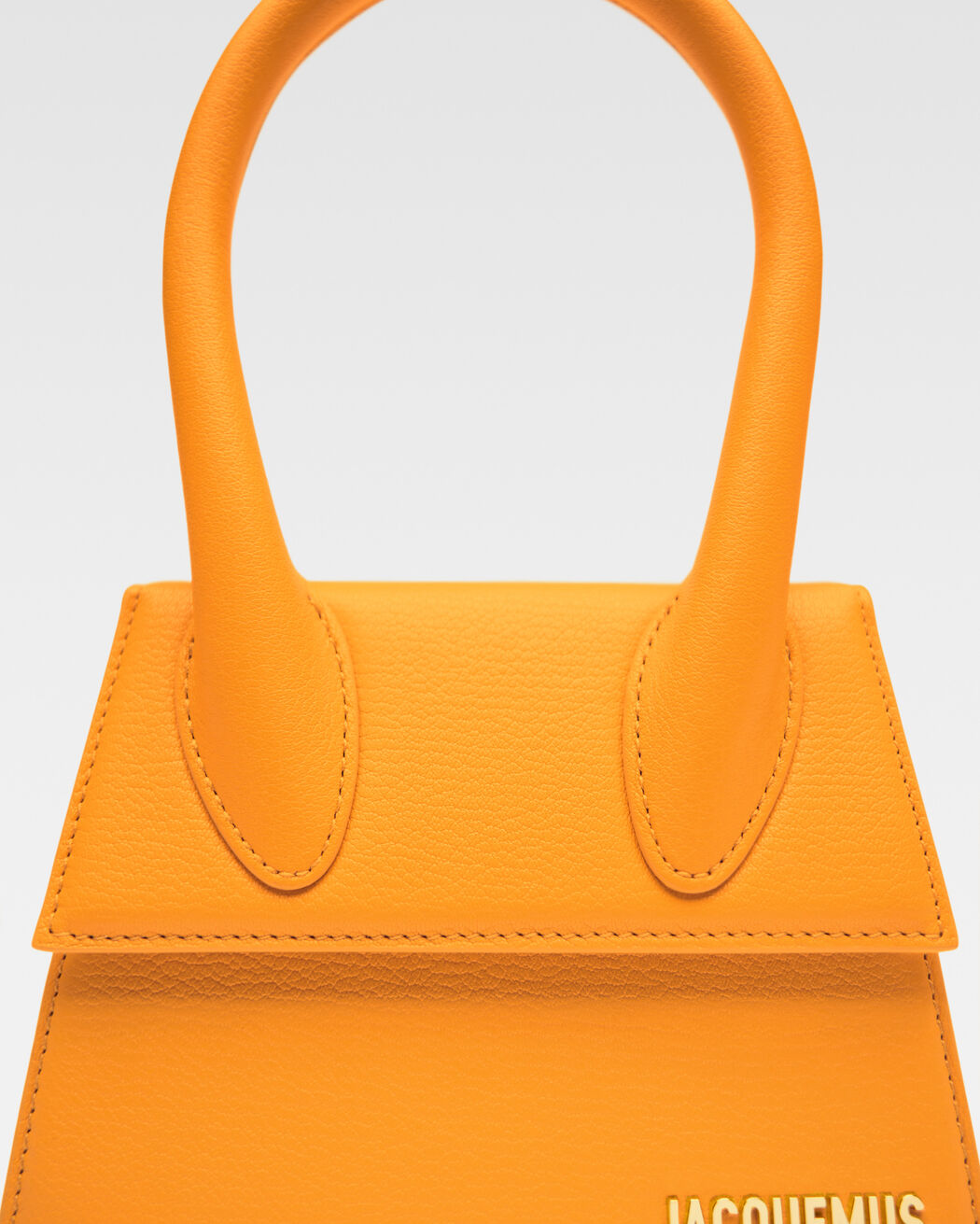 حقيبة The medium Chiquito jacquemus حقيبة the medium chiquito