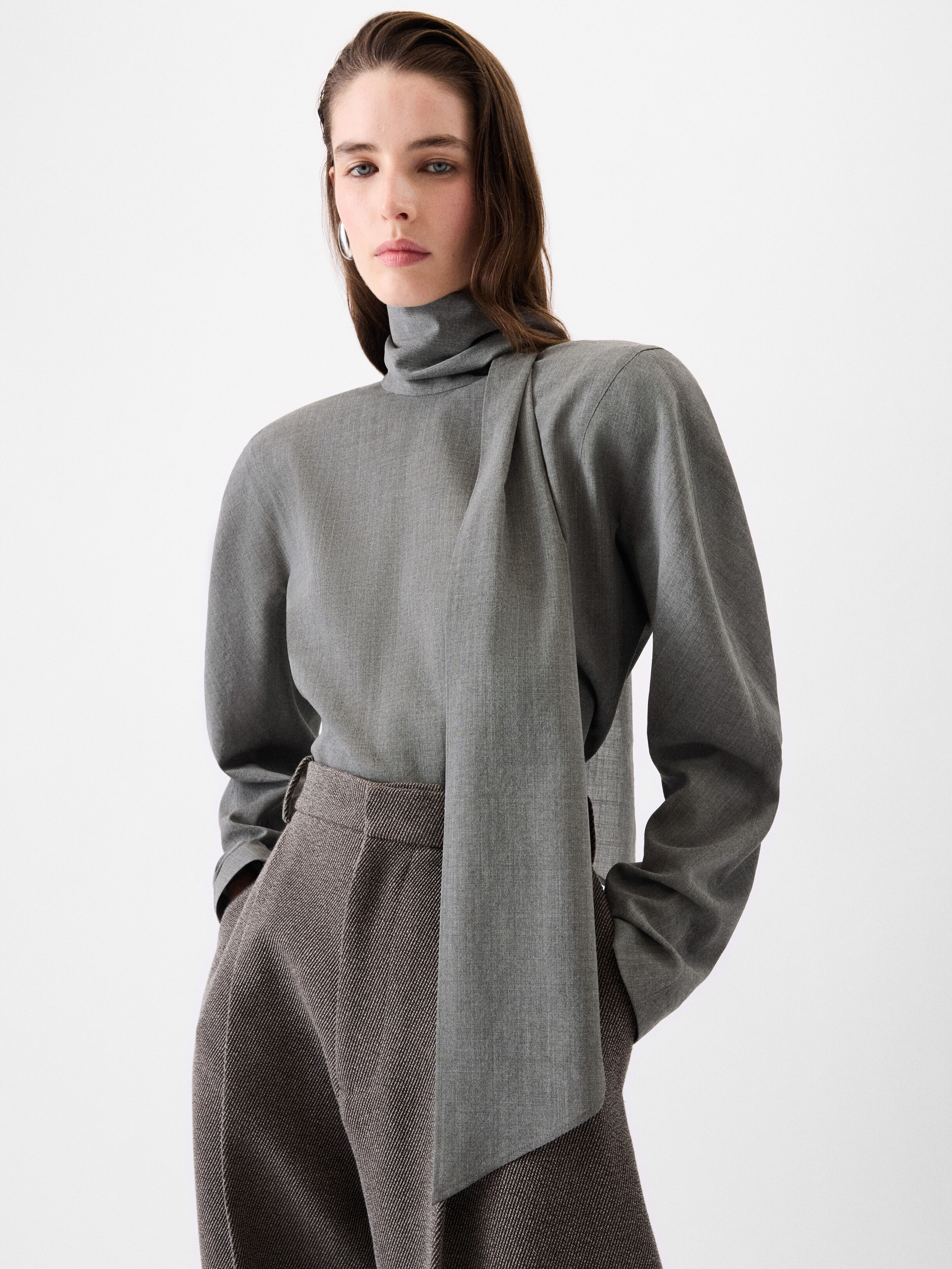 JACQUEMUS バラクラバ グレー The Chale blouse, Grey | JACQUEMUS UAE