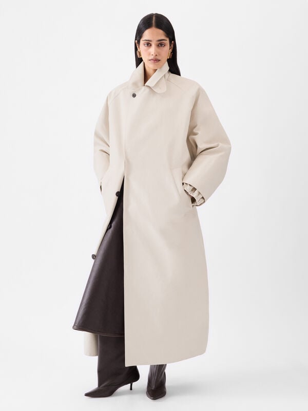 The Trapezi trench coat jacquemus the trapezi trench coat